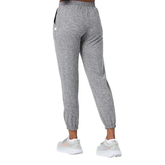 VUORI Boyfriend Jogger in Heather Grey - Picture 2 of 10